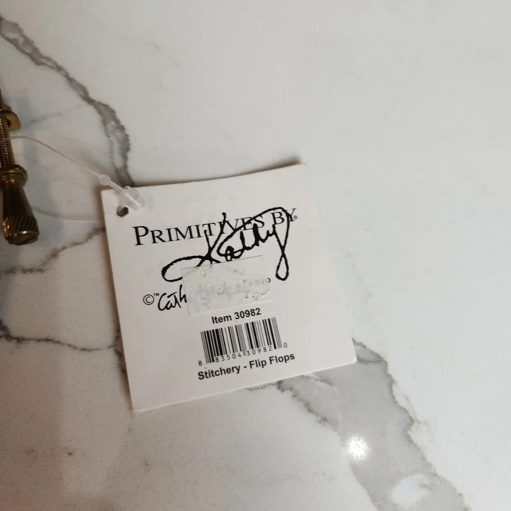 NWT PRIMITIVES BY KATHY STITCHERY-FLIP FLOPS - FRIENDS 🧡